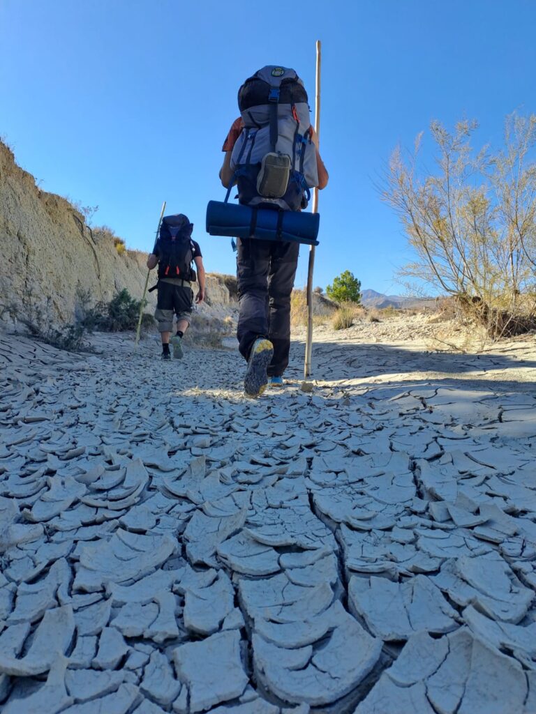 ¡Bienvenidos al Mes de la Supervivencia en Destrezas y Vida en el Medio Natural! Aprende técnicas esenciales de supervivencia y reconéctate con la naturaleza. Desde hacer fuego sin fósforos hasta construir refugios con materiales naturales. Únete a la aventura y conviértete en un verdadero superviviente.