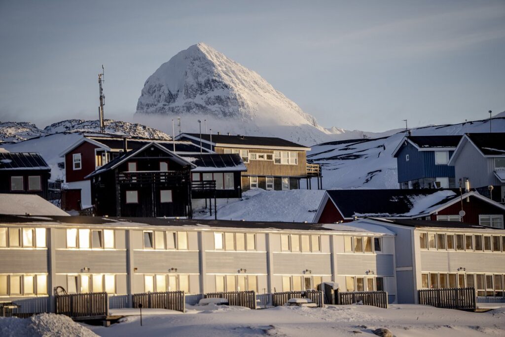 The #Greenland government has issued an emergency preparedness handbook advising households to stock at least five days' worth of basic supplies, including drinking water, food and sanitary products, in preparation for potential crises, local media reported on Wednesday.